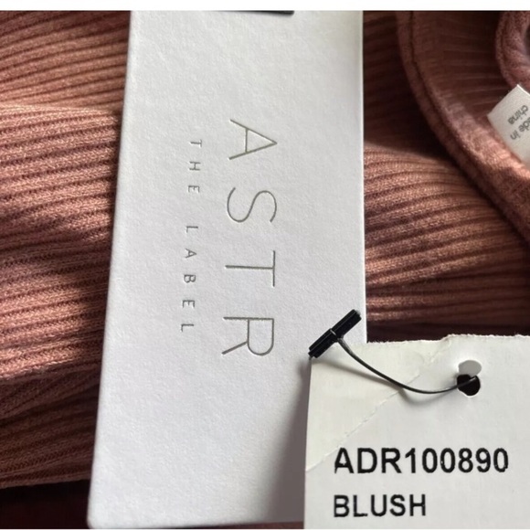 ASTR THE LABEL LONG SLEEVE HOOK & EYE CLOSURE BODYCON DRESS IN BLUSH - Picture 9 of 10